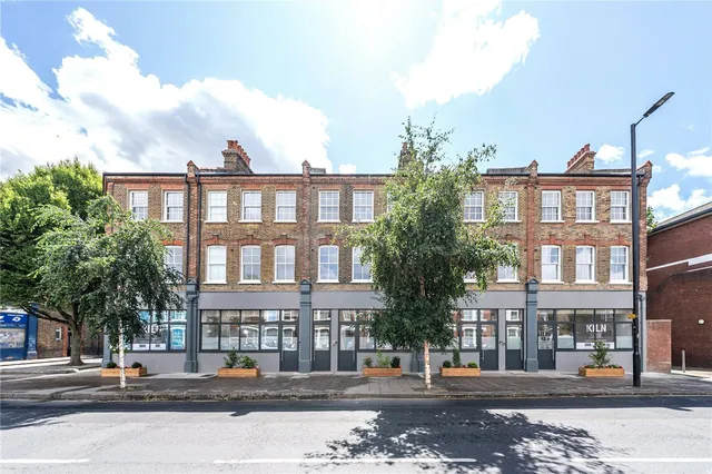 Kilburn Lane, London, W9