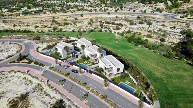 شركة VIVENTA REAL ESTATE, S.L. في فينيسترات، أليكانتي