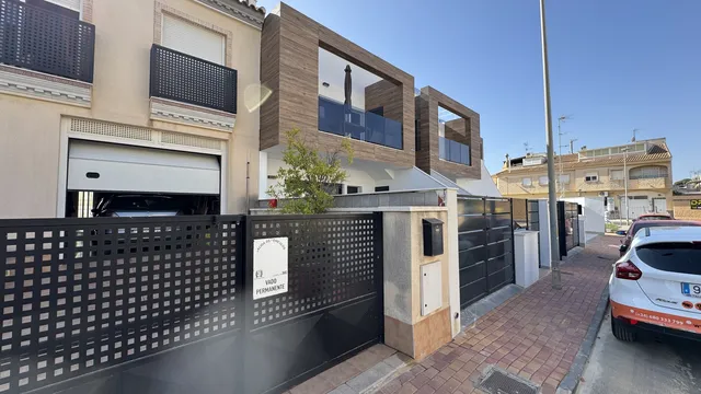 CBM Homes في سان بيدرو دل بيناتار، مورسيا