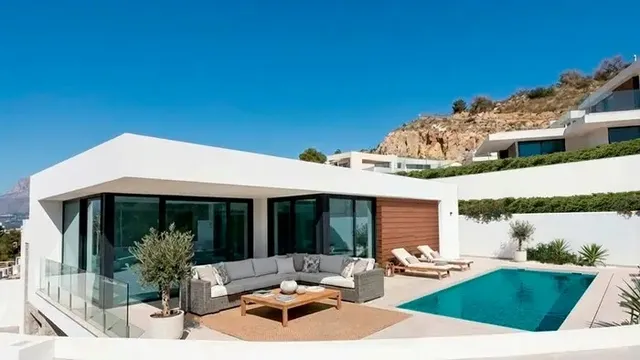 KEY ENTERPRISES DEVELOPMENTS, S.L في بنيدورم، أليكانتي