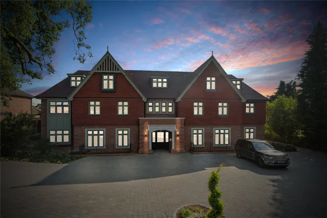25, The Radford, Dene Road, Northwood