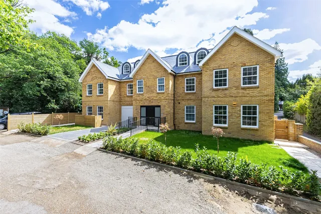 32, Green Lane, Cobham, Surrey