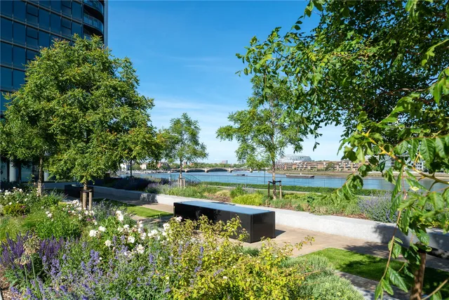 Chelsea Waterfront, Waterfront Drive, London