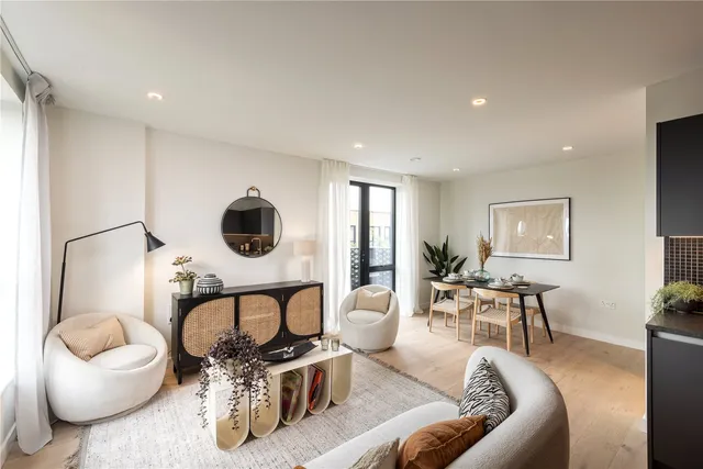 Hanwell Square, 117 Boston Road, London
