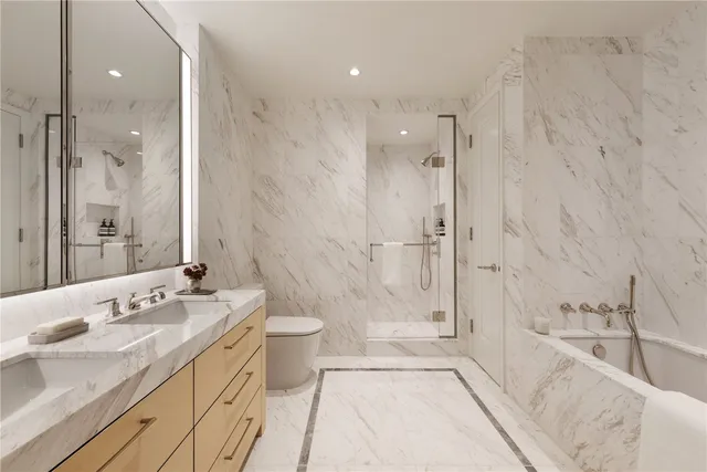 ذا ستراثمور، 400 شارع إيست 84، نيويورك، NY 10028، نيويورك