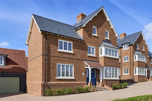 The Brooks, Clayhill Road, Burghfield Common, Reading
