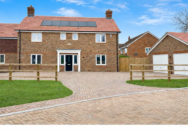 Meadow View, Fields View Close, Pamber End, Tadley