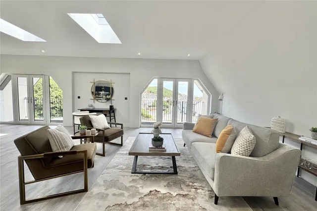 95, Cautley House, Seabrook Road, Hythe, Kent