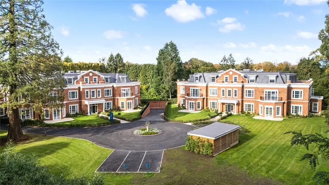 Cholbury Place, London Road, Ascot