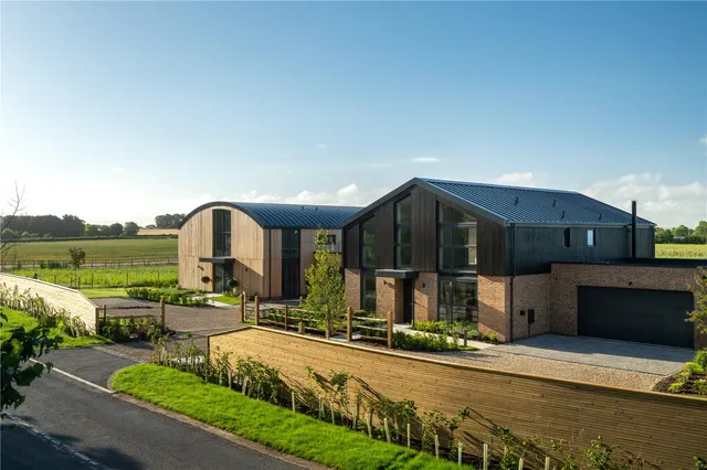 Outfields, Aylesbury Road, Cuddington