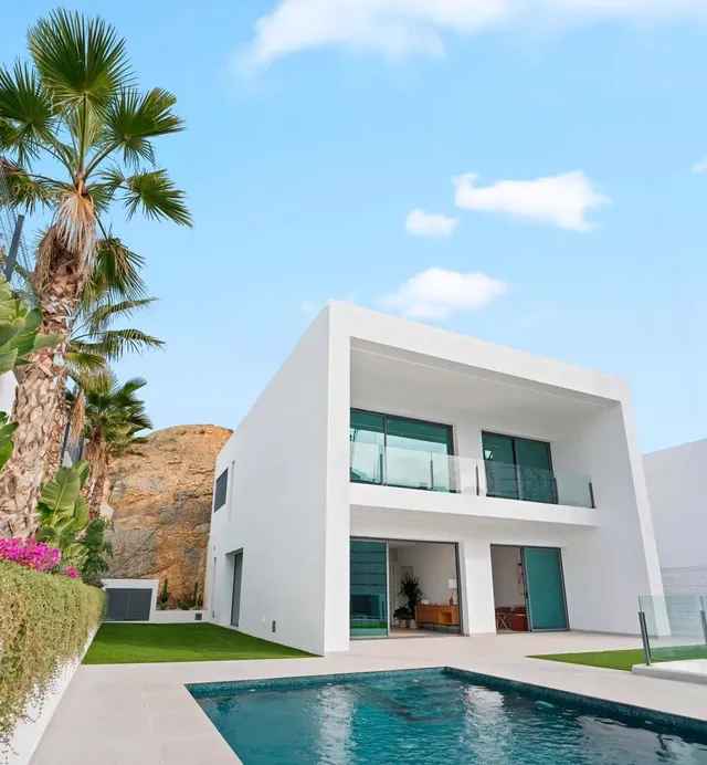 KEY ENTERPRISES DEVELOPMENTS, S.L في بنيدورم، أليكانتي