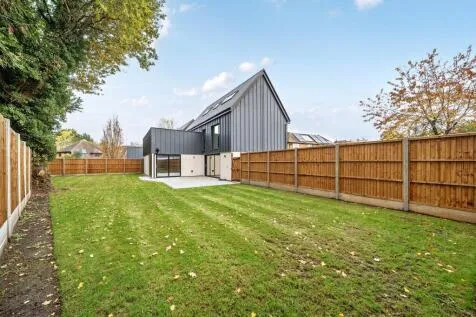 Kingfield Green, Woking, GU22