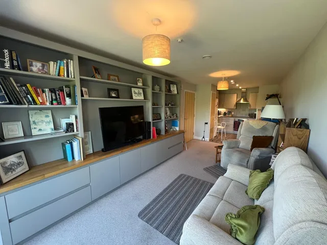 Old Schools Lane, Epsom, KT17