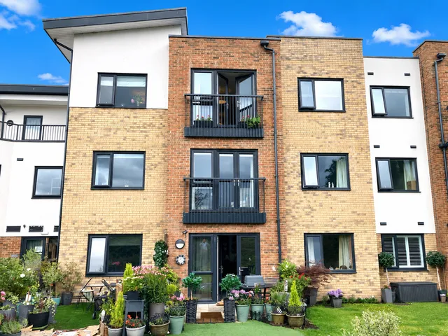 Old Schools Lane, Epsom, KT17