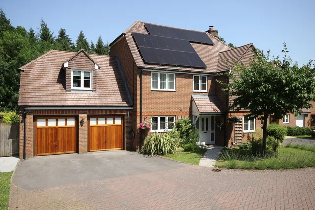 Handyside Place, Four Marks, GU34