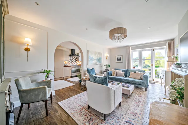 Enton Hall Lane, Enton, GU8