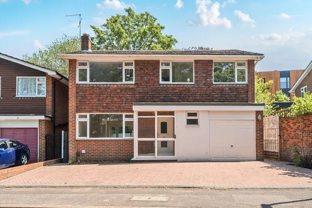 Cedar Close, إبسوم, KT17