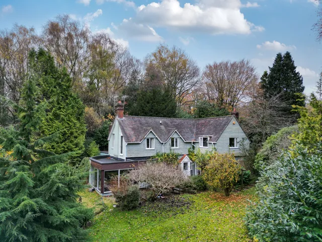 Farnham Lane, Haslemere, GU27