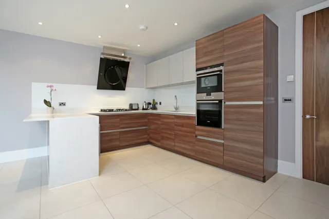 High Street, ESHER, KT10