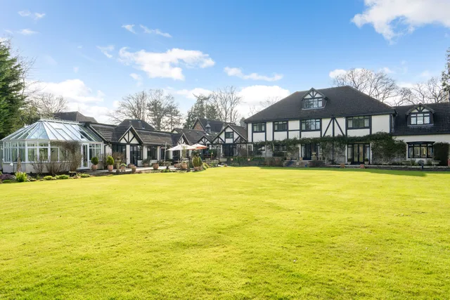 Stokesheath Road, Oxshott, KT22