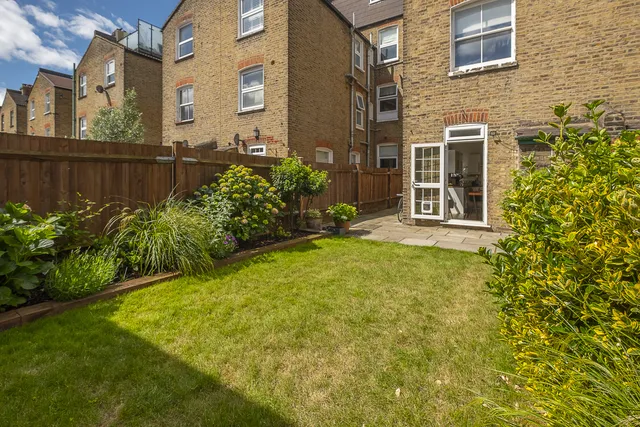 Garratt Lane, London, SW18