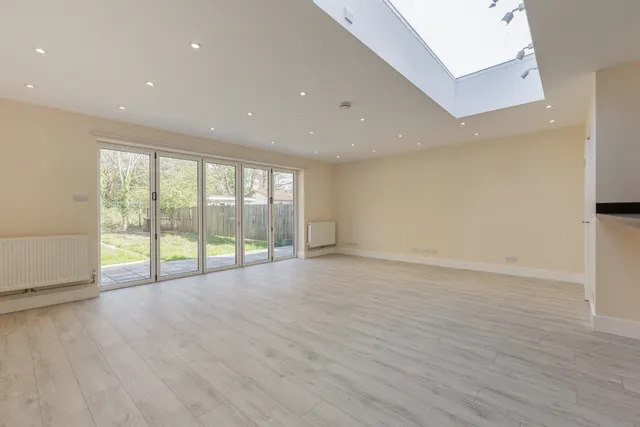 Bridges Road, Stanmore, HA7