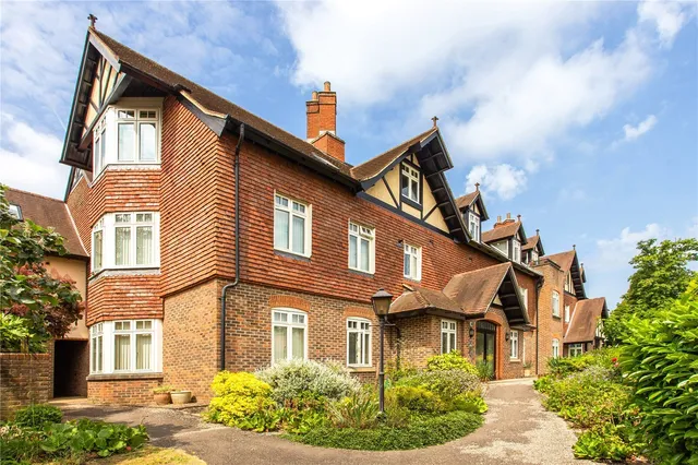Horsham Road, Bramley, GU5