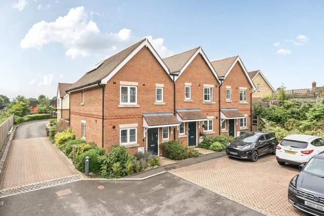 Alberta Close, Liphook, GU30