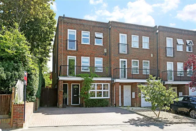 Southridge Place, LONDON, SW20