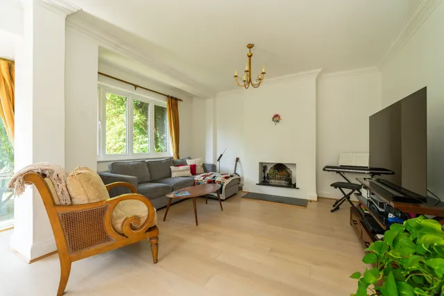 Chesterfield Road, London, W4