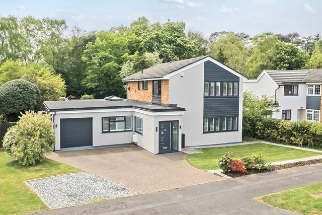 12 Bridle Close, Grayshott, GU26