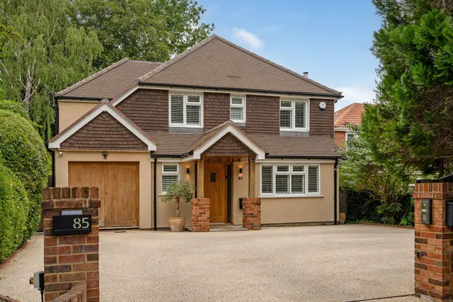 Avenue Road, Farnborough, GU14