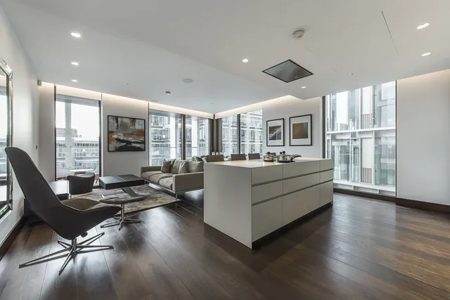 Kings Gate Walk, London, SW1E