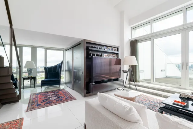 Fairmont Avenue, London, E14