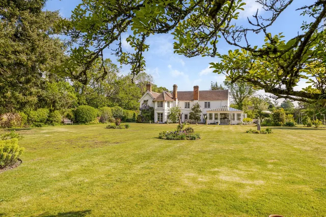 Castle Grove Road, Woking, GU24