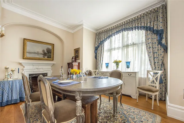 Esmond Road, London, W4
