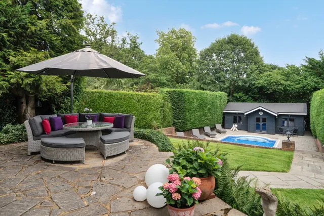 The Avenue, Farnham Common, SL2