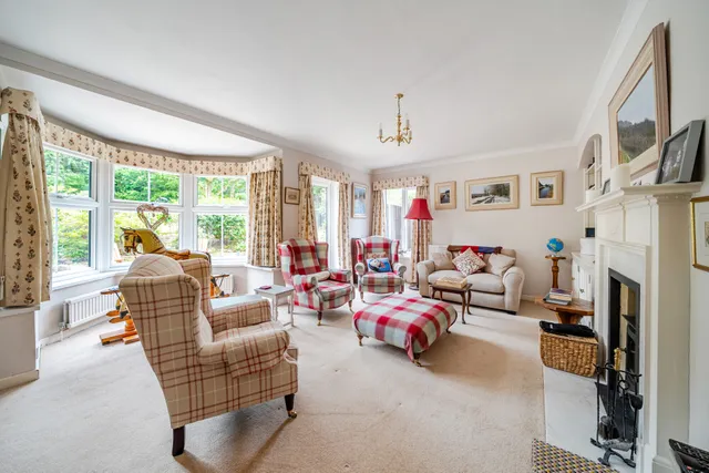 The Close, Farnham, GU9