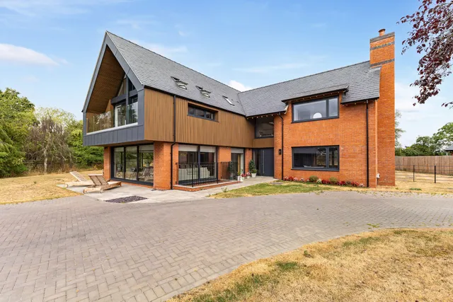 The Collection, Clifford Chambers, CV37