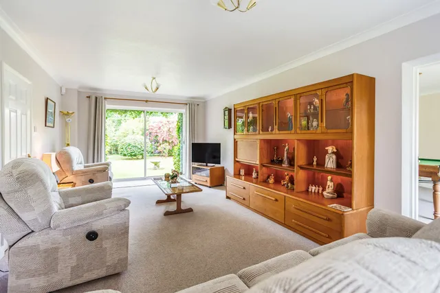 Crawley Road, Horsham, RH12