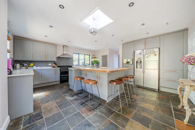 Woodside Close, Chiddingfold, GU8