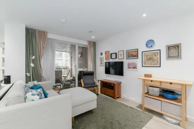 Thomas Road, London, E14