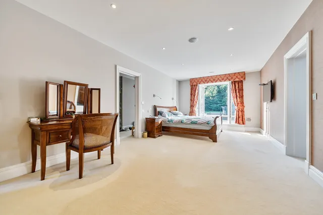 Parkgate Crescent, Hadley Wood, EN4