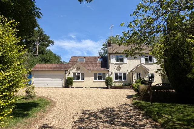 Blackhouse Road, Colgate, RH13