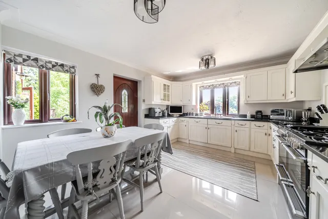 St. Andrews Close, Wraysbury, TW19