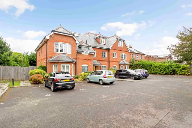 Finchampstead Road, Wokingham, RG41