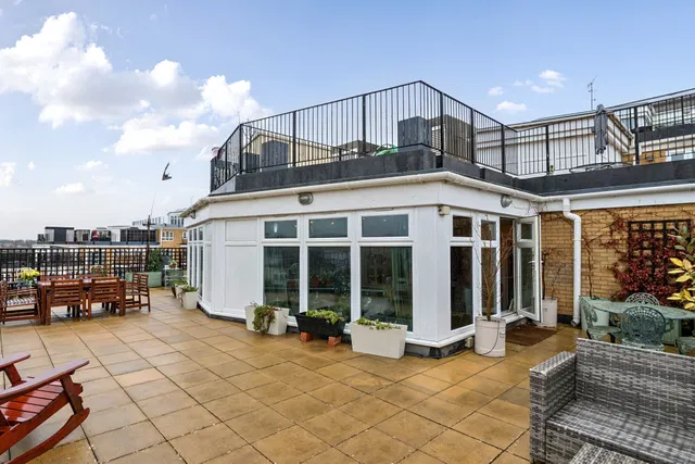 The Gateway, Watford, WD18