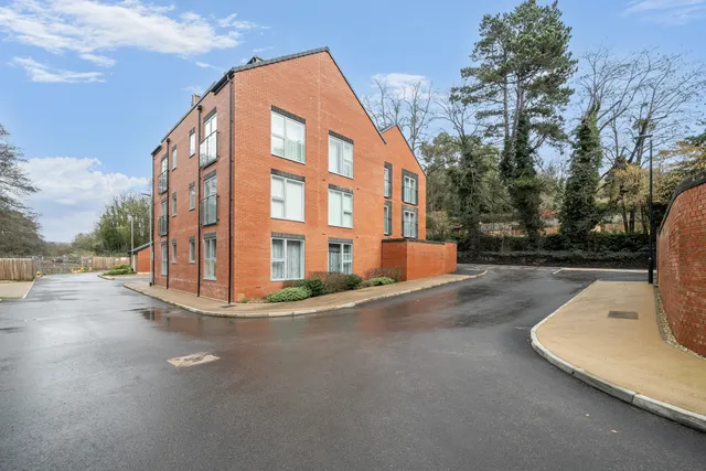 Bath Road, Woodchester, GL5