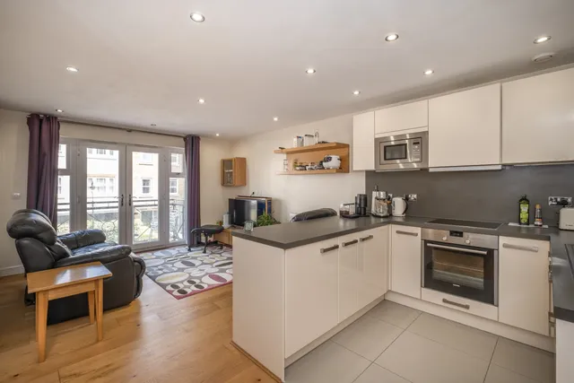 Holford Way, London, SW15