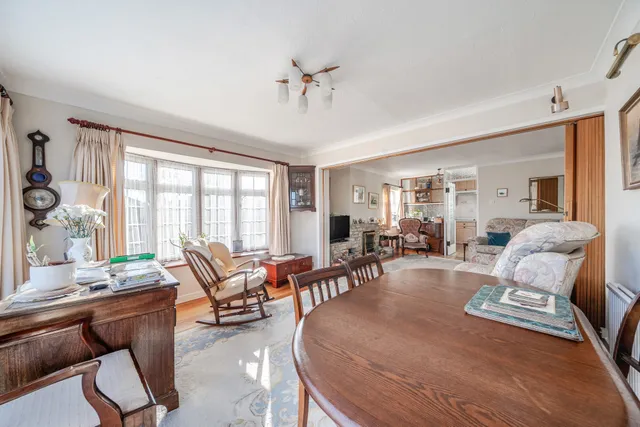 Woodside Road, Farnham, GU9